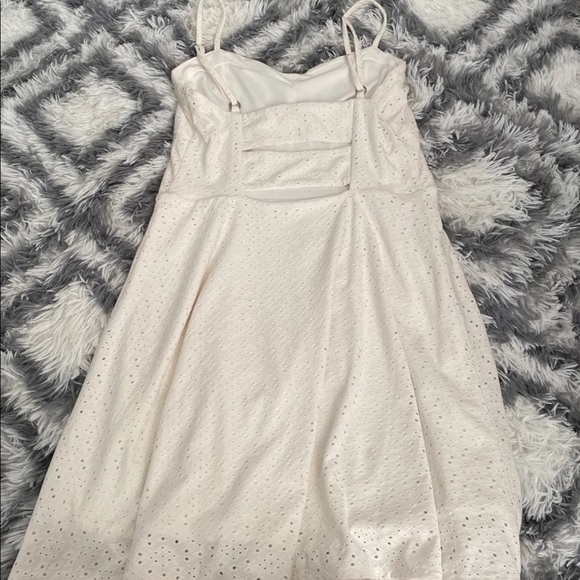 WHITE LACE DRESS - Picture 2 of 2